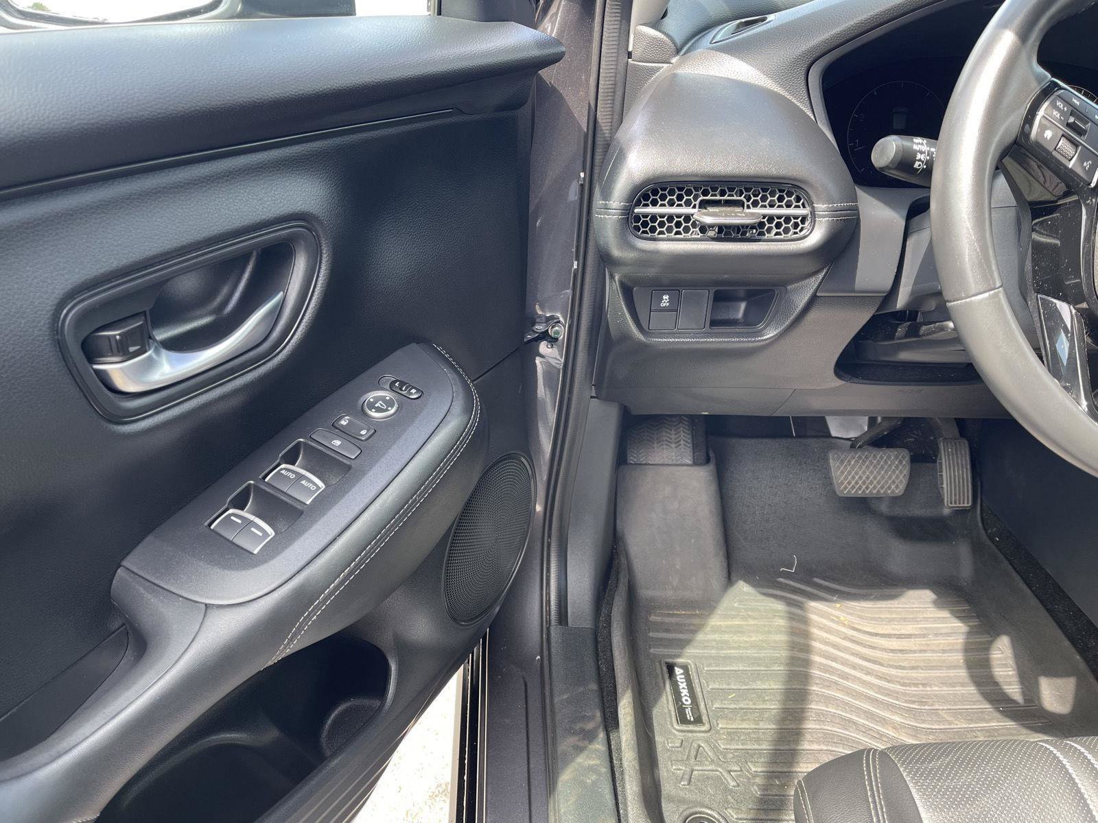 Used 2025 Honda HR-V EX-L image 2