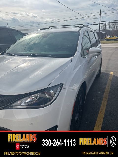 Used 2018 Chrysler Pacifica Limited image 2
