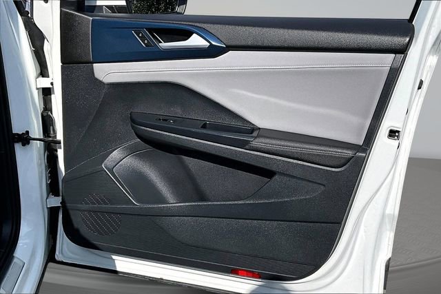 Used 2024 Volkswagen Taos SE image 26