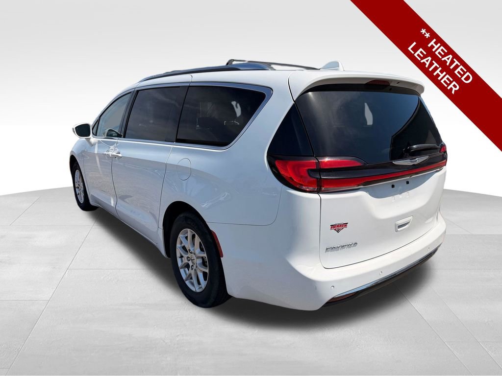 Used 2021 Chrysler Pacifica Touring-L FWD image 3