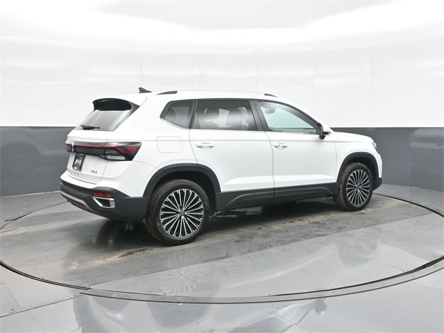Certified 2025 Volkswagen Taos SE image 7
