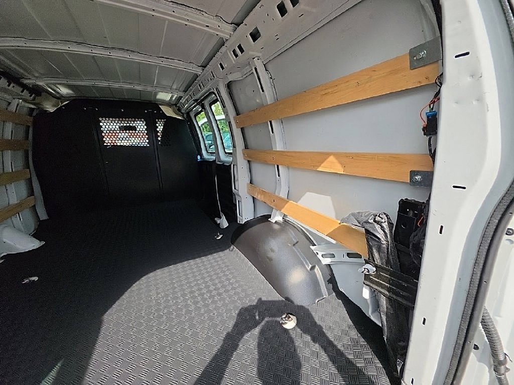 Used 2025 Chevrolet Express 2500 w/ Driver Convenience Package RWD image 33