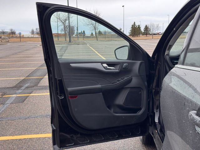 Used 2025 Ford Escape Platinum AWD/4WD image 4