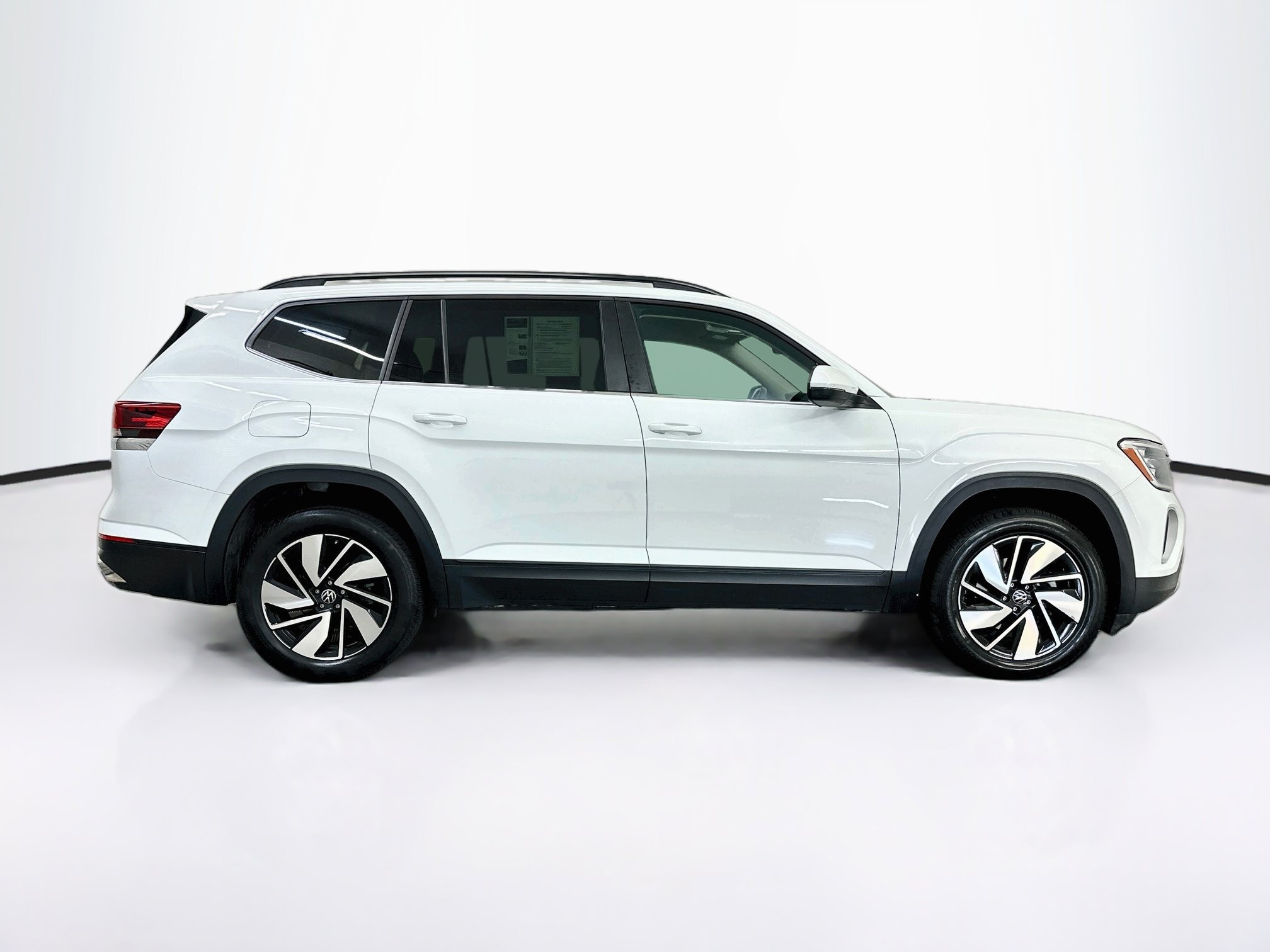 Used 2025 Volkswagen Atlas SE AWD/4WD image 10