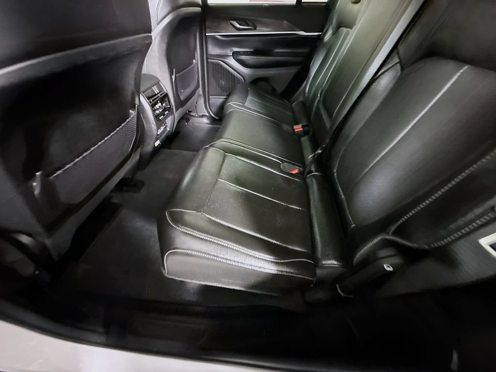 Used 2023 Jeep Grand Cherokee Limited w/ Luxury Tech Group II AWD/4WD image 28