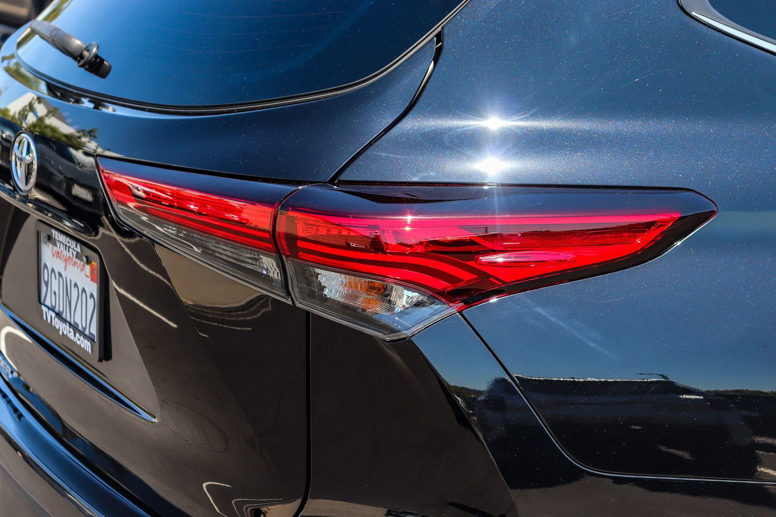 Used 2023 Toyota Highlander LE FWD image 8