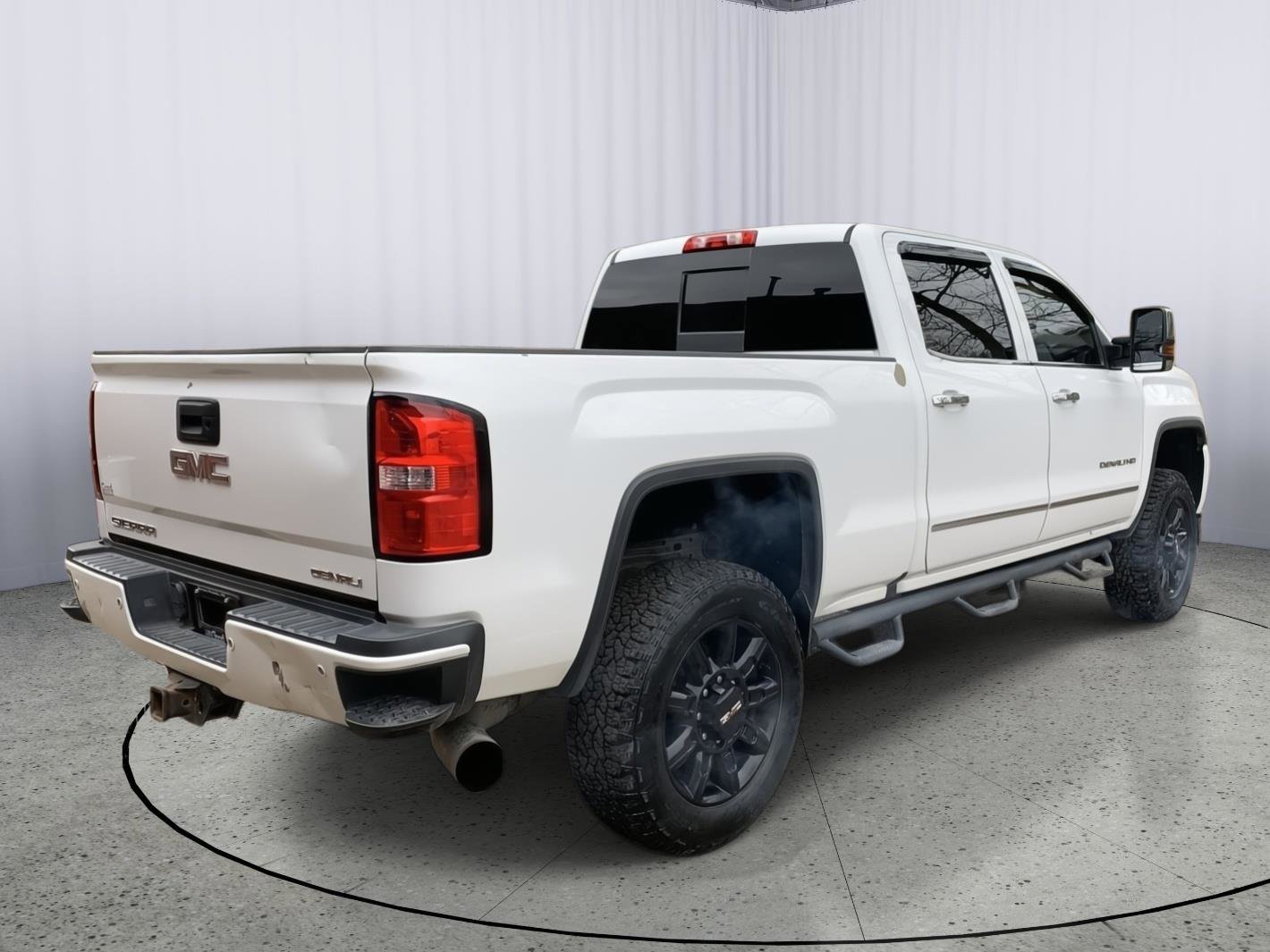 Used 2016 GMC Sierra 2500 Denali w/ Duramax Plus Package image 9