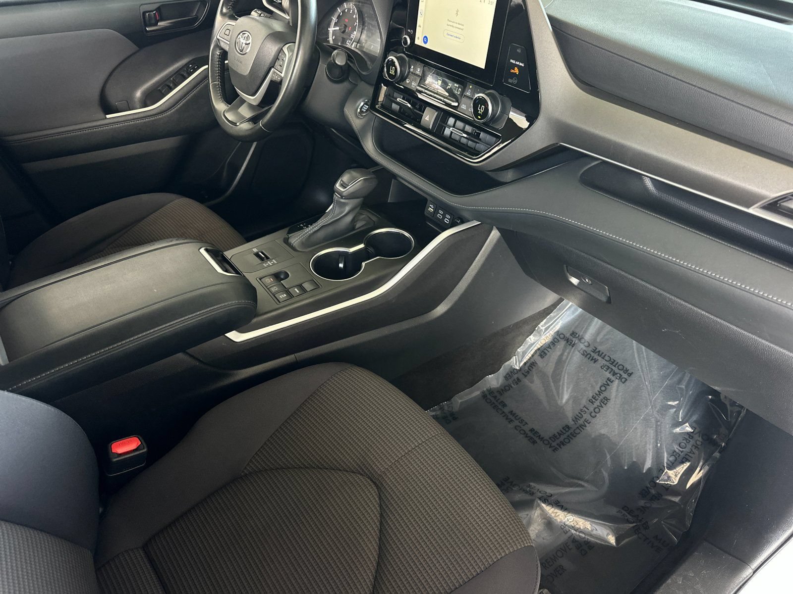 Used 2023 Toyota Highlander LE FWD image 16