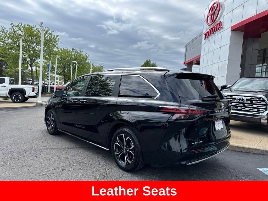 Used 2025 Toyota Sienna Platinum AWD/4WD image 5