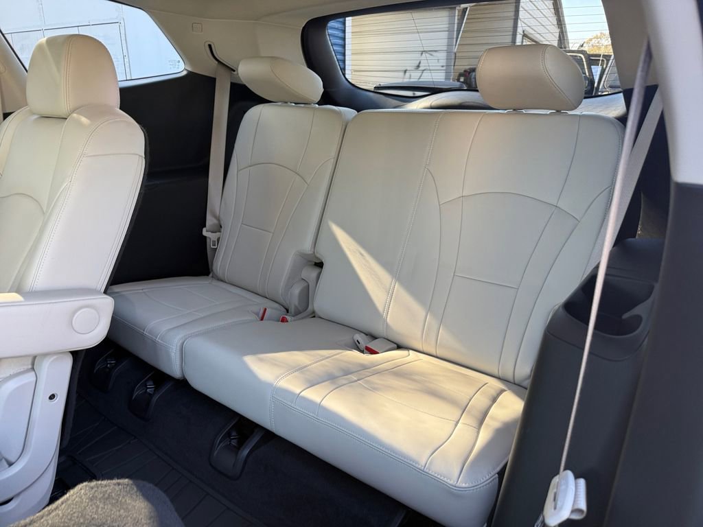 Used 2023 Buick Enclave Essence image 29