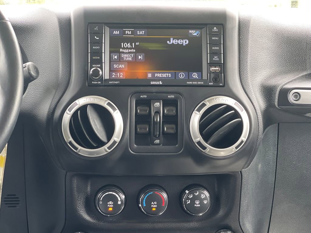 Used 2017 Jeep Wrangler Unlimited Sahara w/ Connectivity Group AWD/4WD image 24