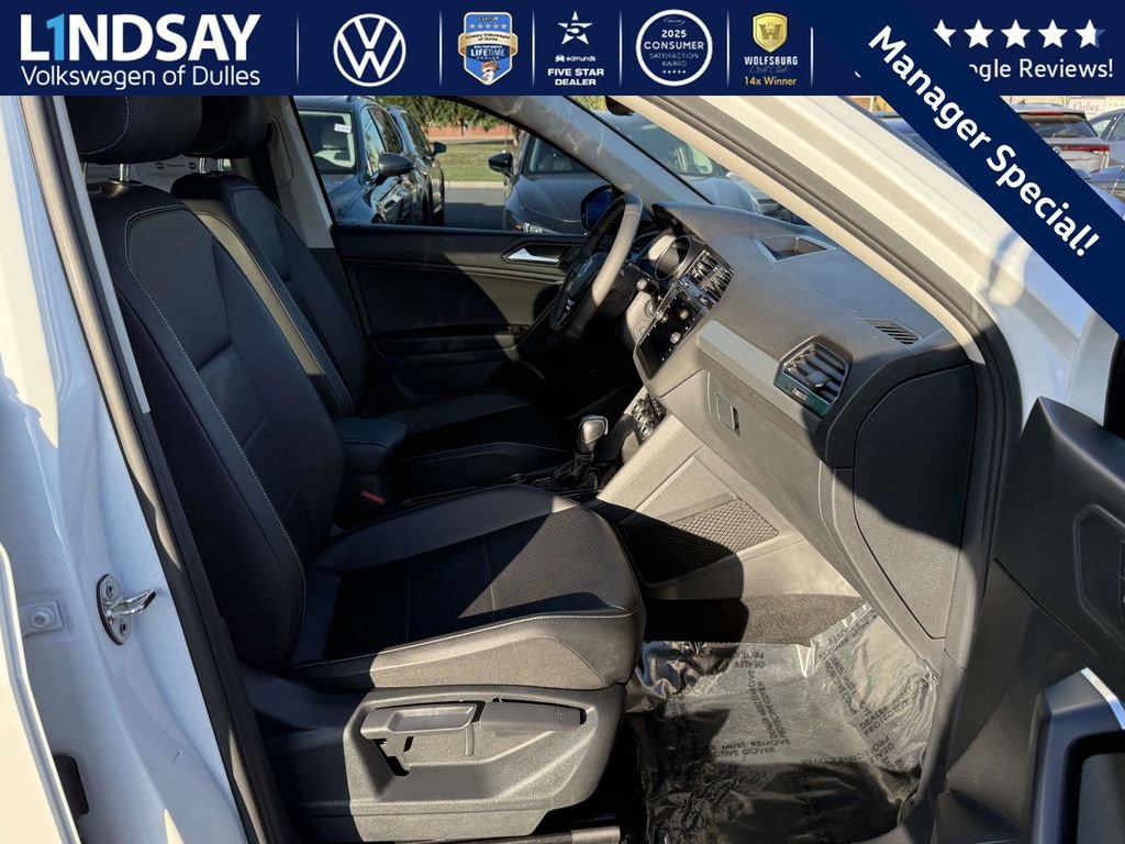 Used 2021 Volkswagen Tiguan SE w/ 3rd Row Seat Package image 11