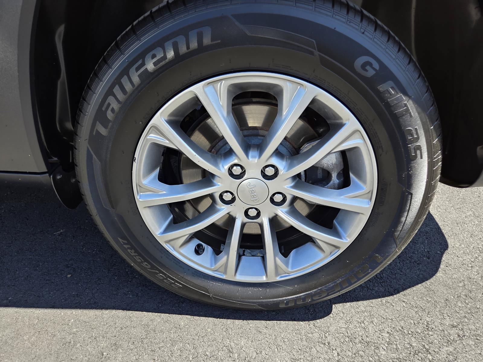 Used 2016 Jeep Cherokee Sport AWD/4WD image 9