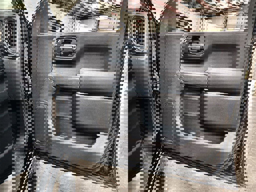 Used 2020 Chevrolet Silverado 1500 Custom w/ Custom Value Package image 28