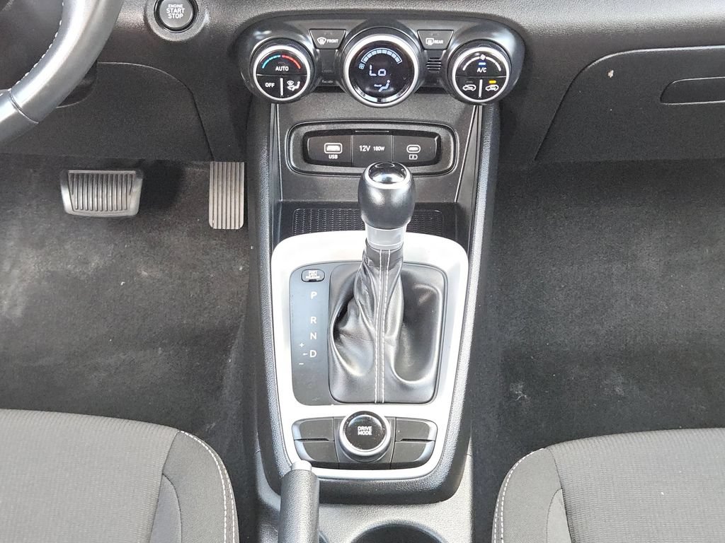 Used 2025 Hyundai Venue SEL FWD image 21