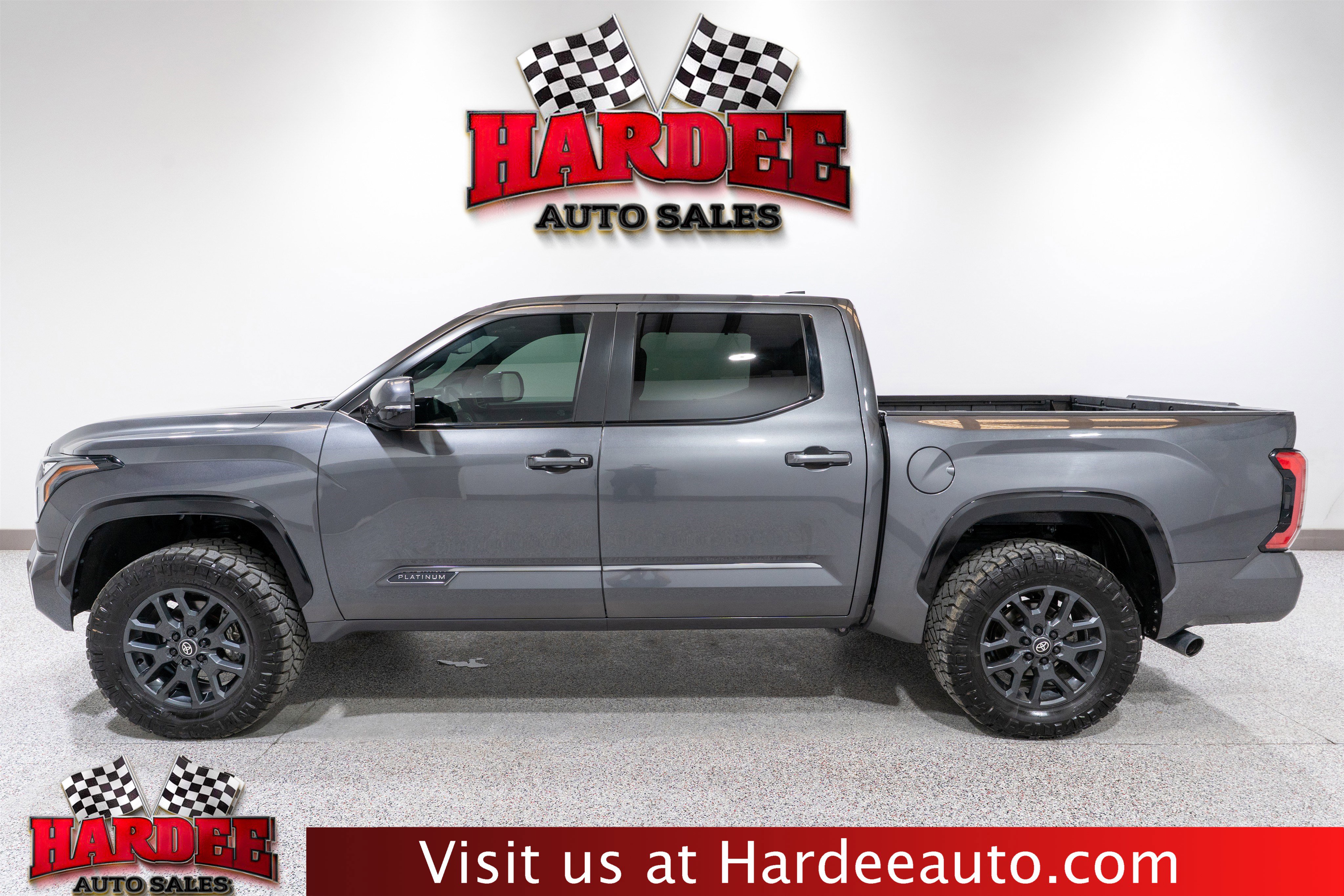 Used 2025 Toyota Tundra Platinum image 1