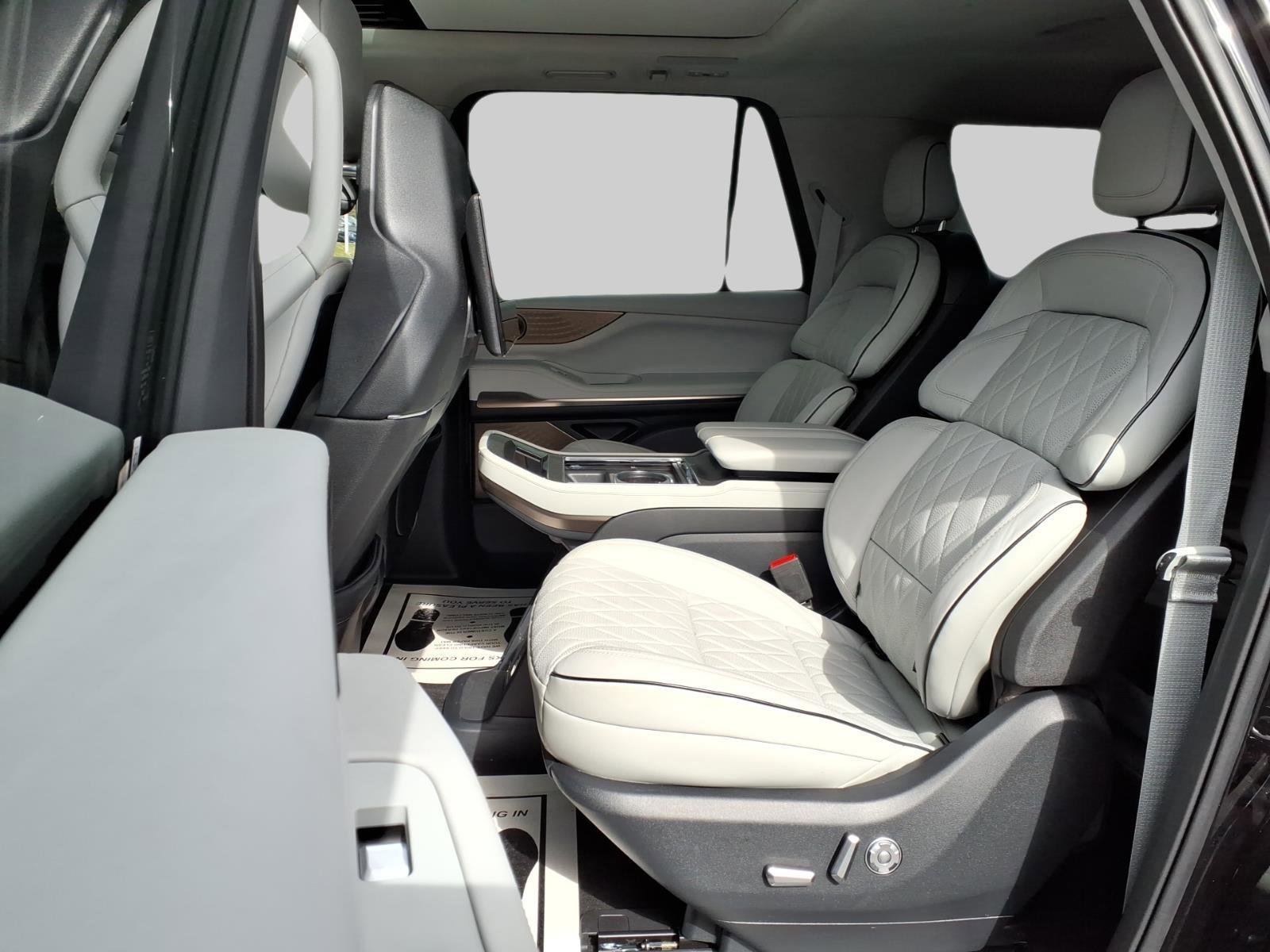 Used 2025 Lincoln Navigator L Black Label image 9