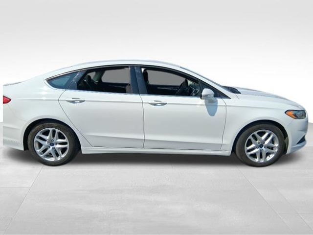 Used 2015 Ford Fusion SE FWD image 10