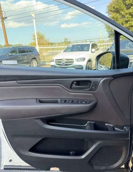 Used 2018 Honda Odyssey EX-L image 18