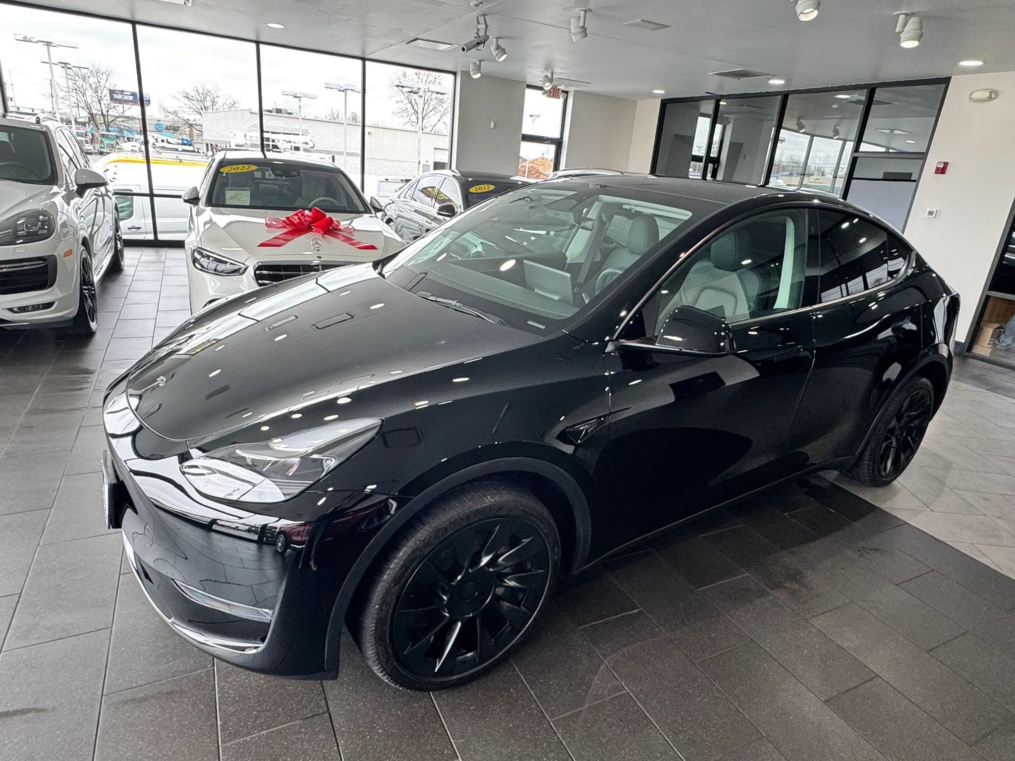 Used 2023 Tesla Model Y Long Range AWD/4WD image 2
