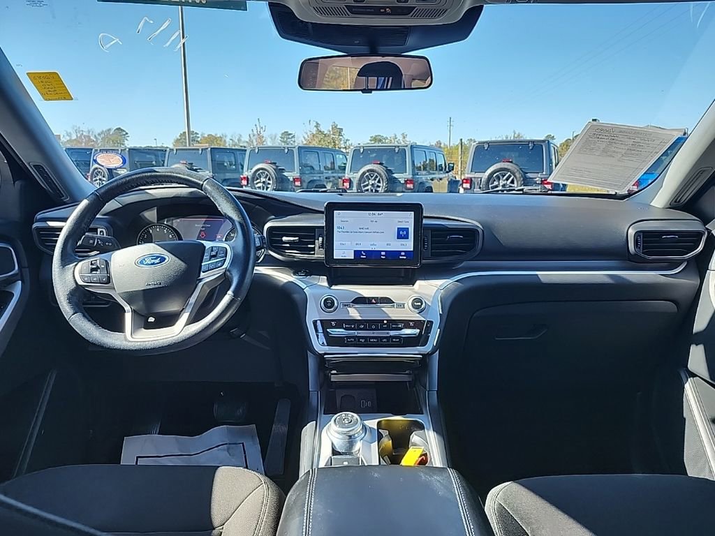 Used 2021 Ford Explorer XLT image 3