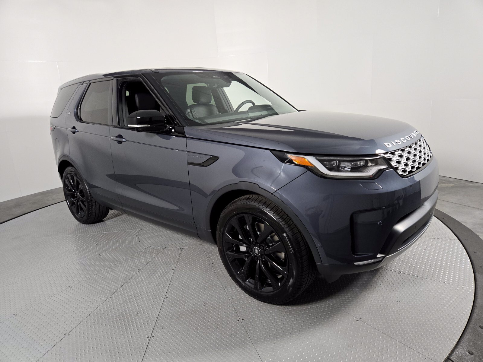 New 2026 Land Rover Discovery S AWD/4WD image 16
