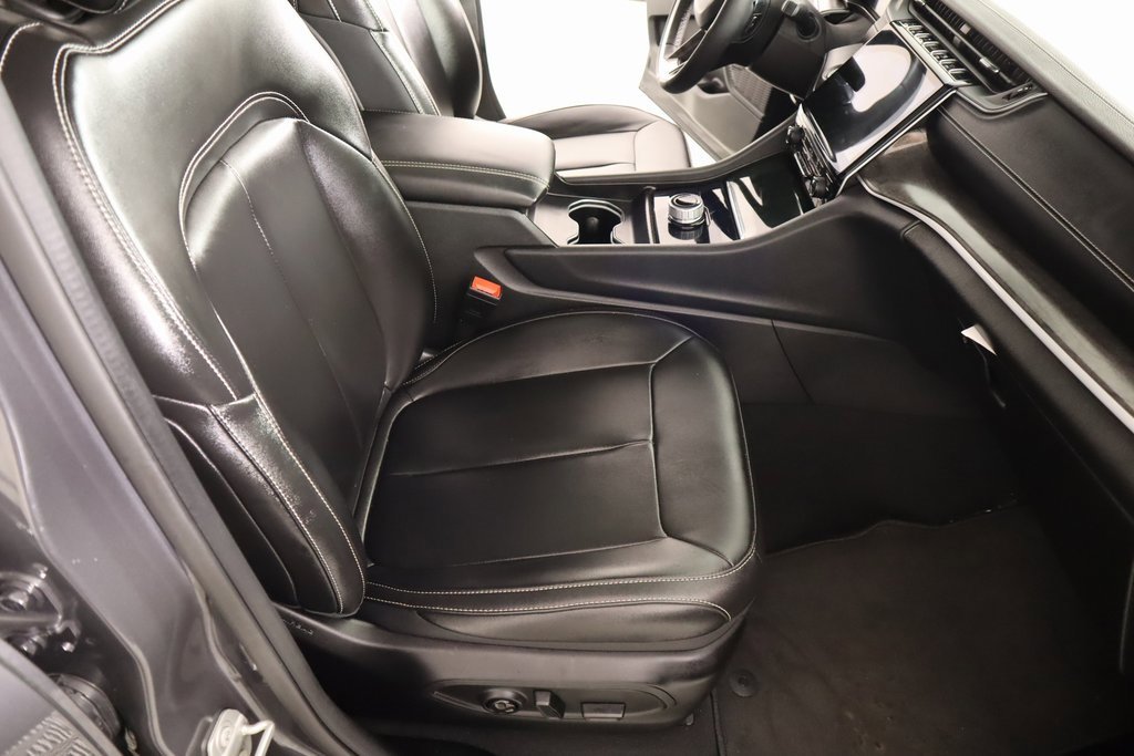 Used 2024 Jeep Grand Cherokee Limited w/ Black Appearance Package image 13