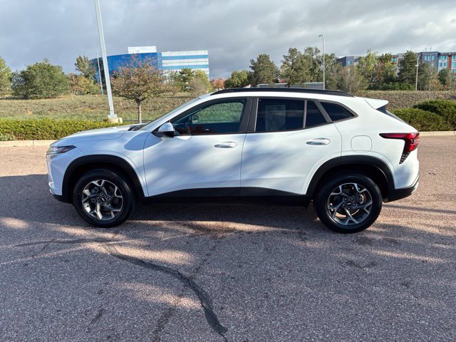 Used 2025 Chevrolet Trax LT w/ LT Convenience Package FWD image 4