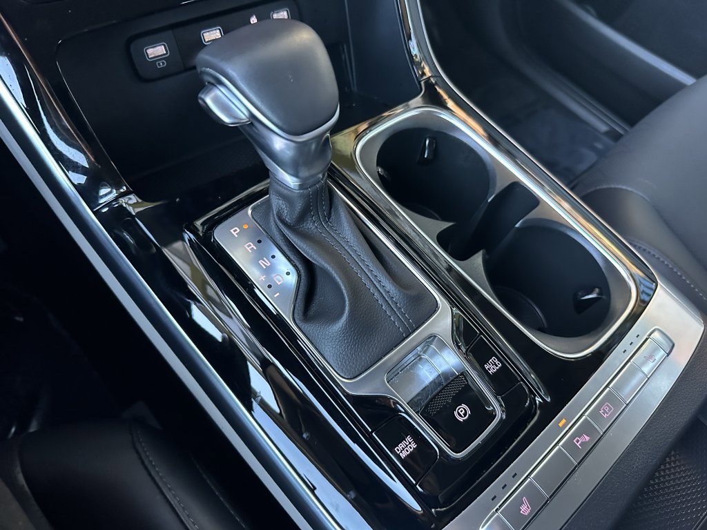 Used 2024 Kia Carnival EX image 28