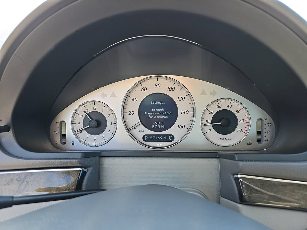 Used 2005 Mercedes-Benz E 320 Sedan image 20