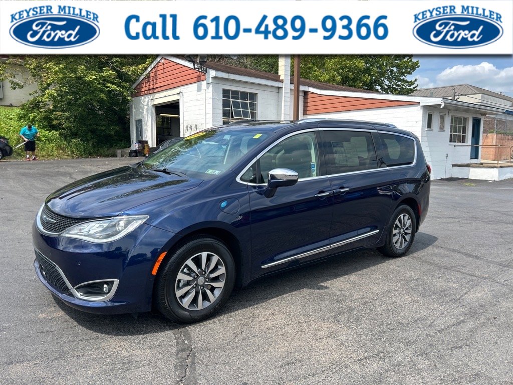 Used 2020 Chrysler Pacifica Limited image 1