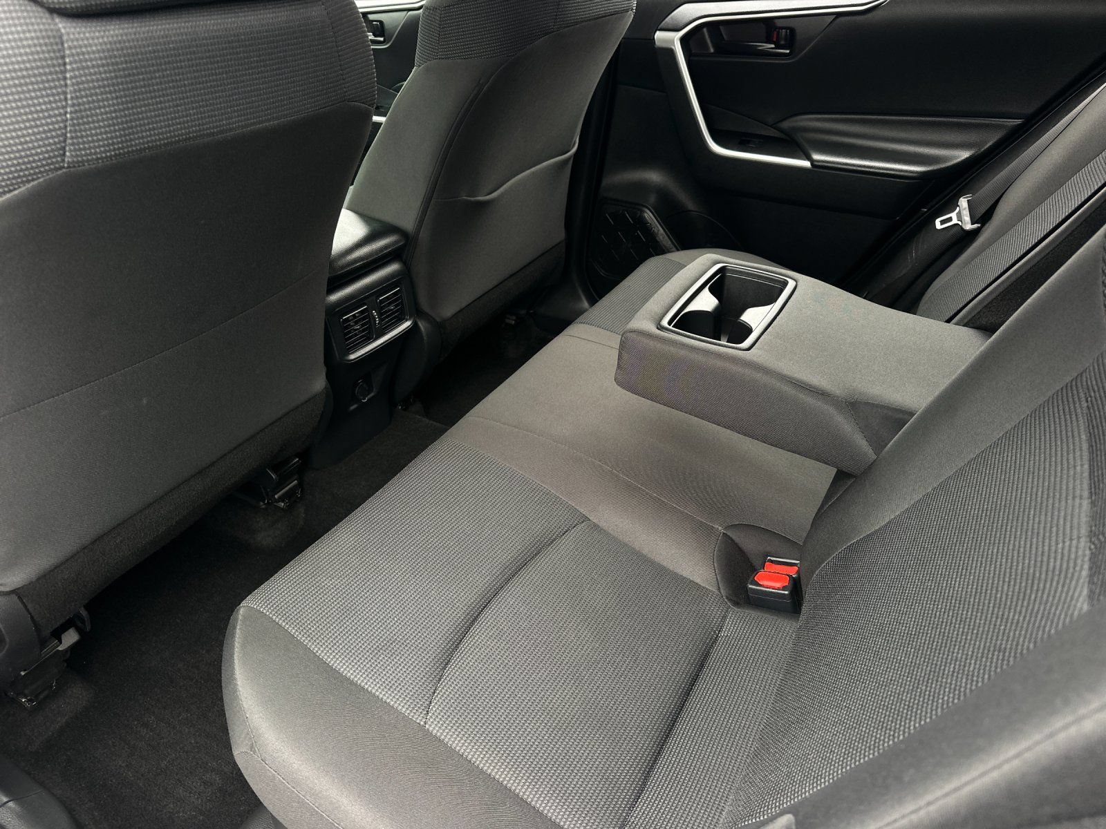 Used 2024 Toyota RAV4 LE AWD/4WD image 11