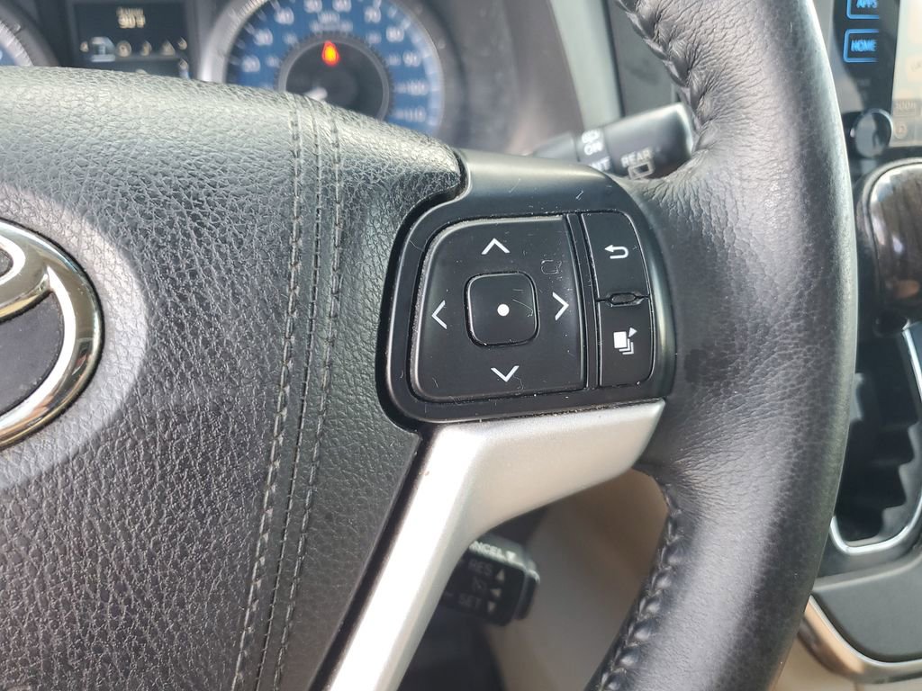 Used 2017 Toyota Sienna XLE w/ XLE Navigation Package FWD image 22