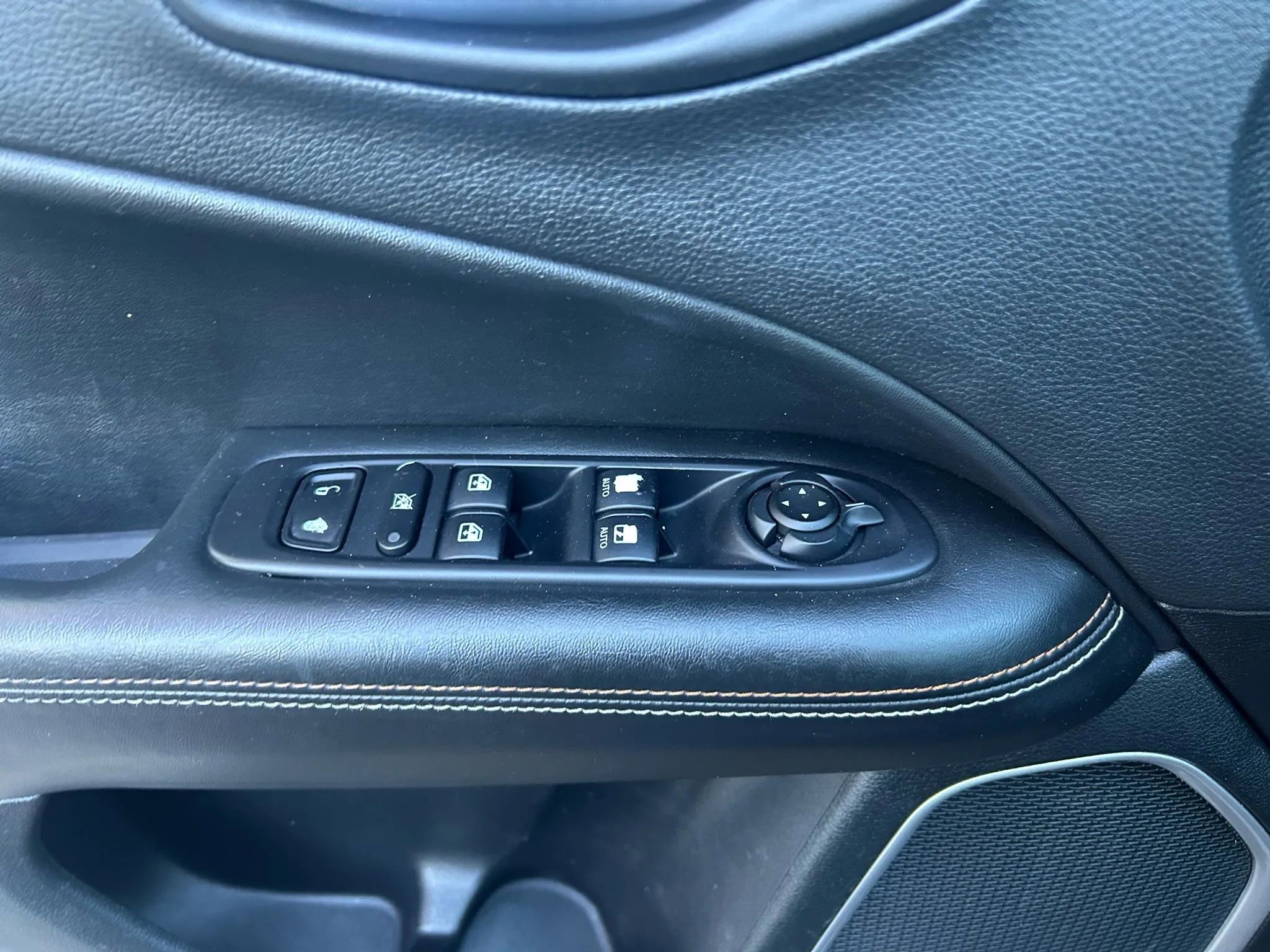 Used 2018 Jeep Compass Latitude image 12