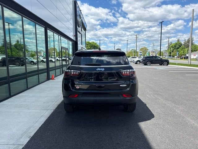 Used 2022 Jeep Compass Latitude w/ Convenience Group AWD/4WD image 4