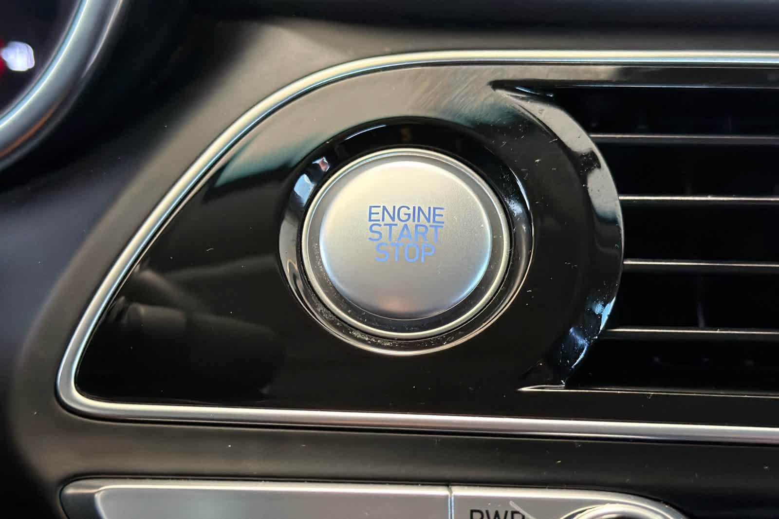 Used 2021 Genesis G70 2.0T RWD image 22