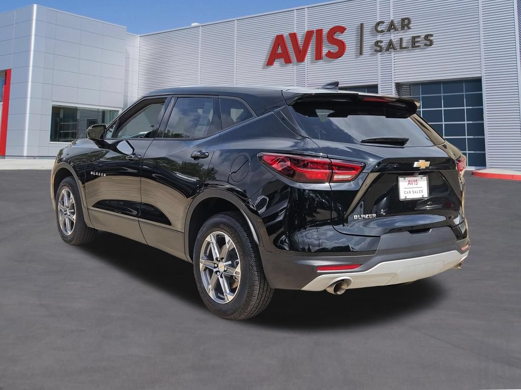 Used 2025 Chevrolet Blazer LT FWD image 3