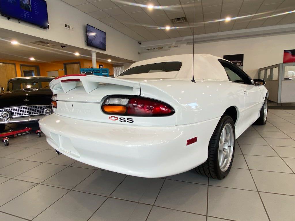 Used 1998 Chevrolet Camaro Z28 w/ SS Performance/Appearance Pkg RWD image 10