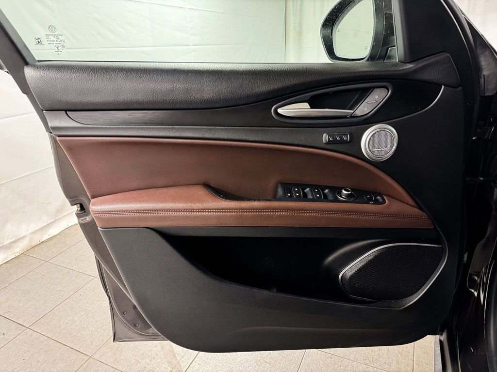 Used 2018 Alfa Romeo Stelvio AWD image 13