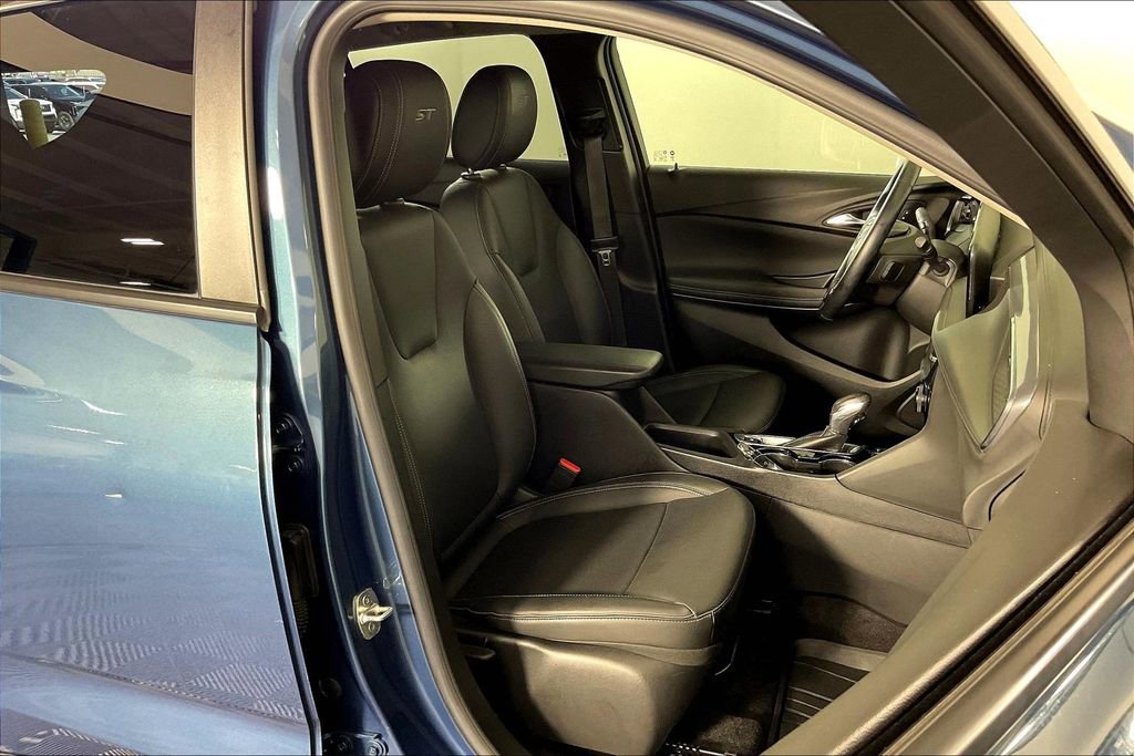 Used 2024 Buick Encore GX Sport Touring image 10