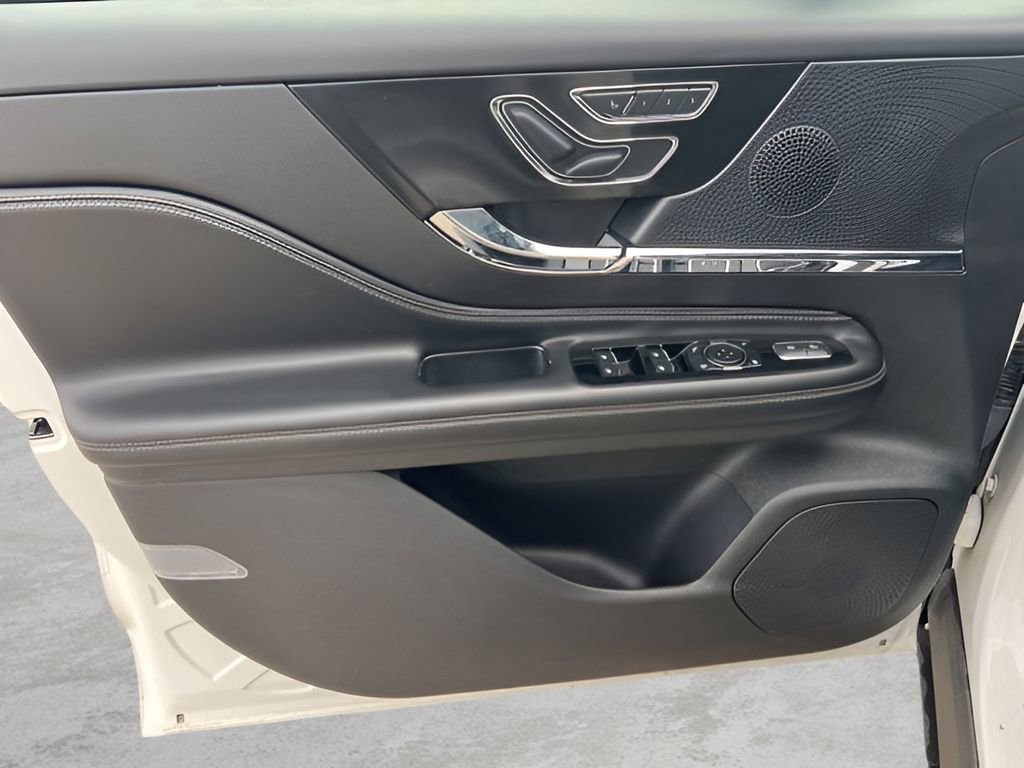 Used 2023 Lincoln Corsair Reserve w/ Equipment Group 201A image 22