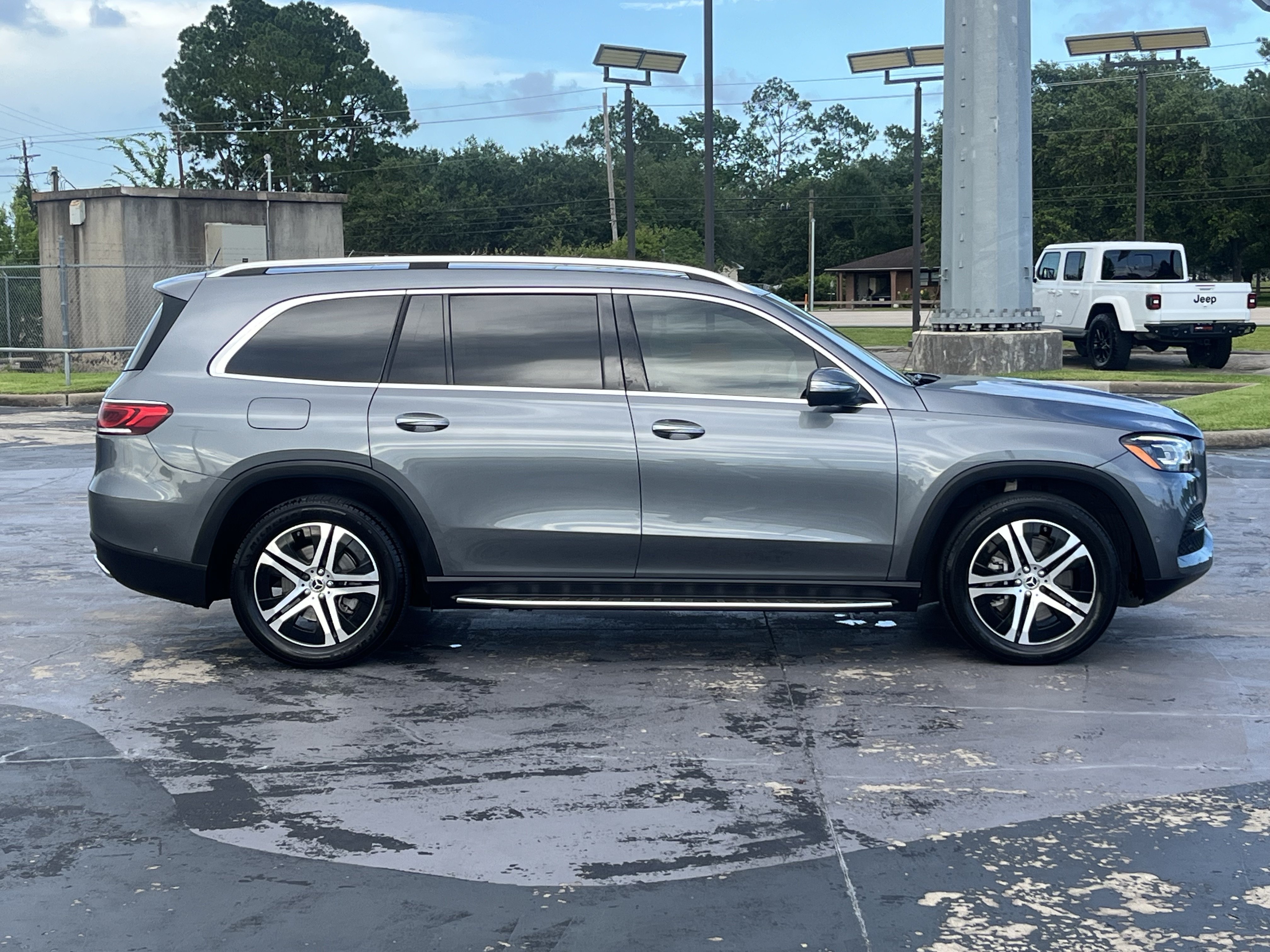 Used 2021 Mercedes-Benz GLS 450 4MATIC image 10