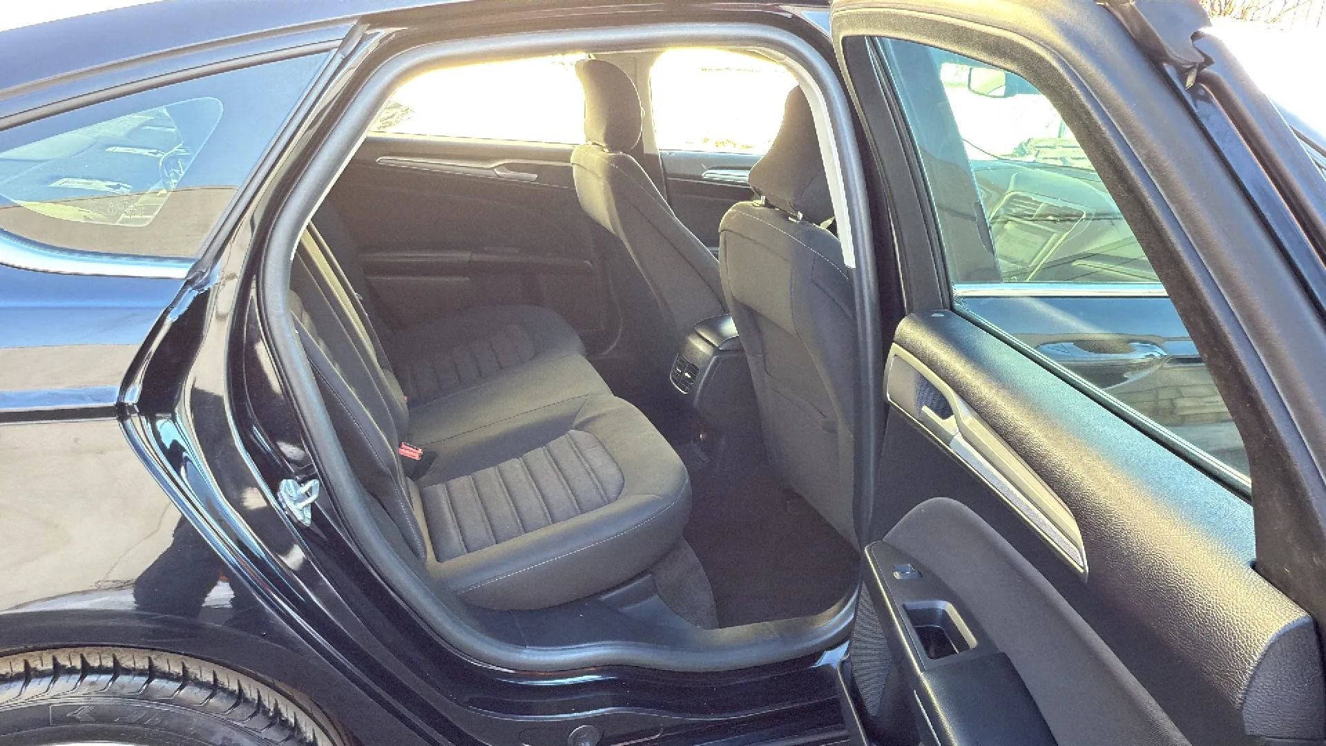 Used 2019 Ford Fusion SE image 24