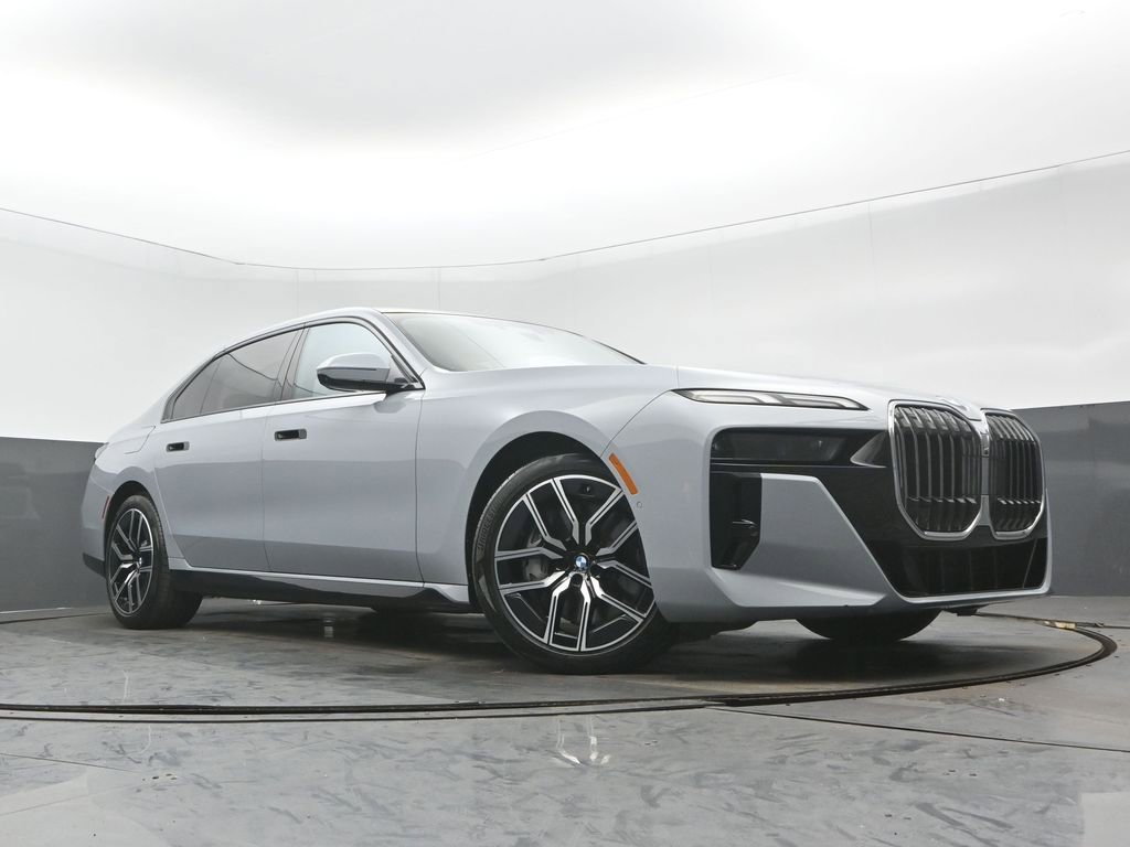 Used 2023 BMW 760i xDrive image 29