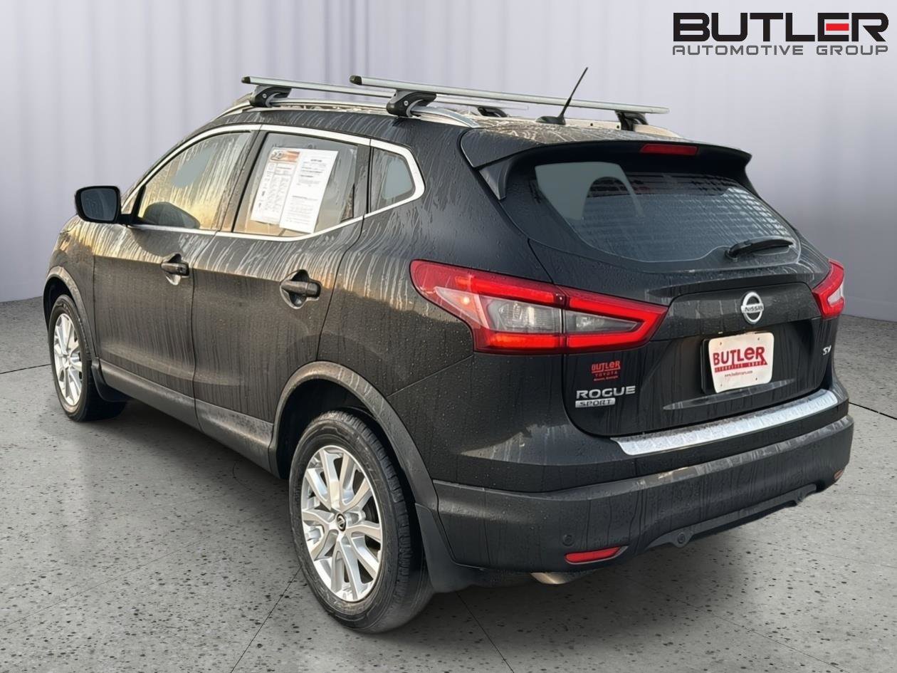 Used 2021 Nissan Rogue Sport SV image 3