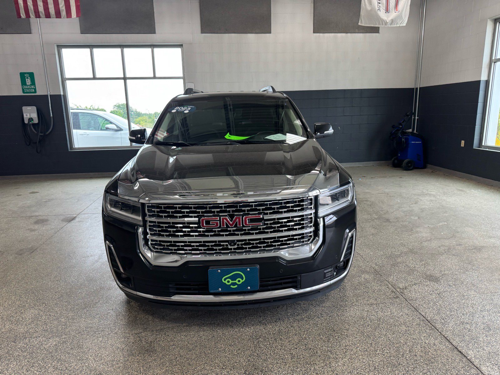 Certified 2023 GMC Acadia Denali w/ Black Diamond Edition AWD/4WD image 2