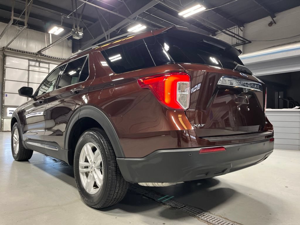 Used 2020 Ford Explorer XLT w/ Comfort Package AWD/4WD image 5