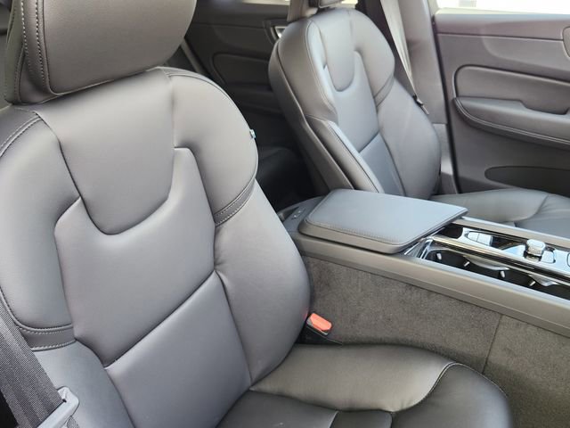 New 2025 Volvo XC60 B5 Core w/ Climate Package image 15