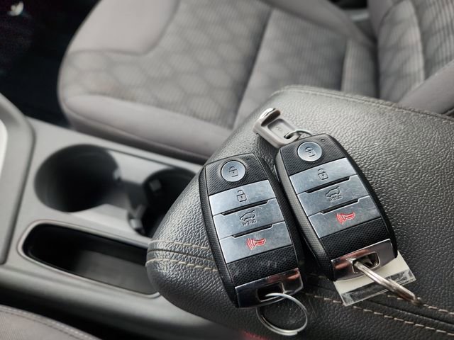 Used 2017 Kia Niro LX image 44