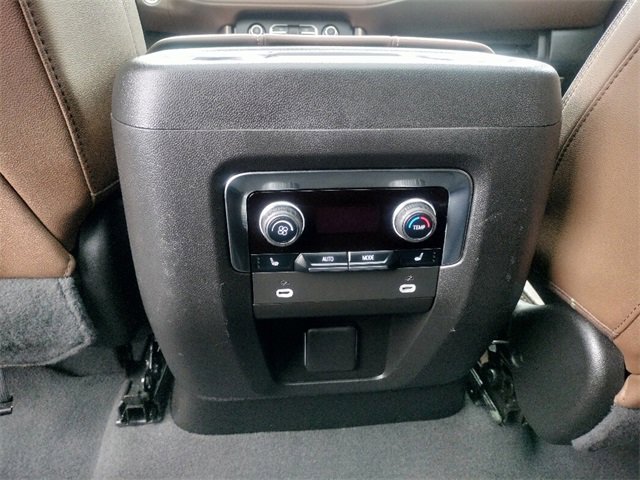 Used 2023 Chevrolet Suburban High Country image 31